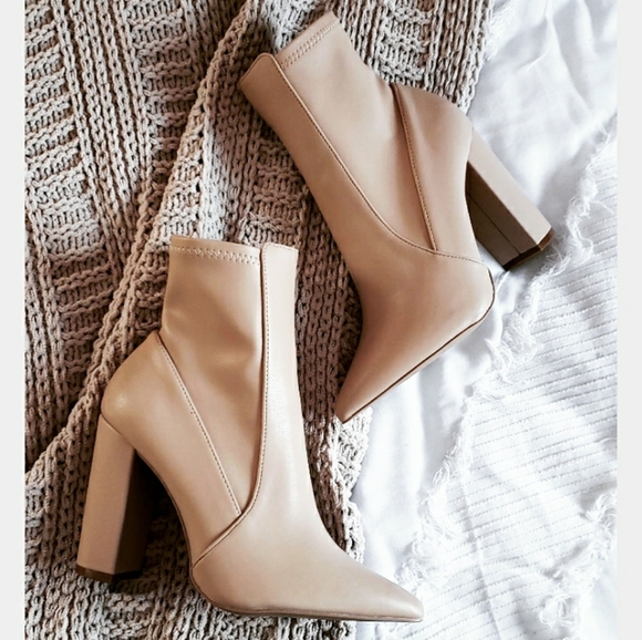 Shoes - 🚨The Nude collection//Nude boot